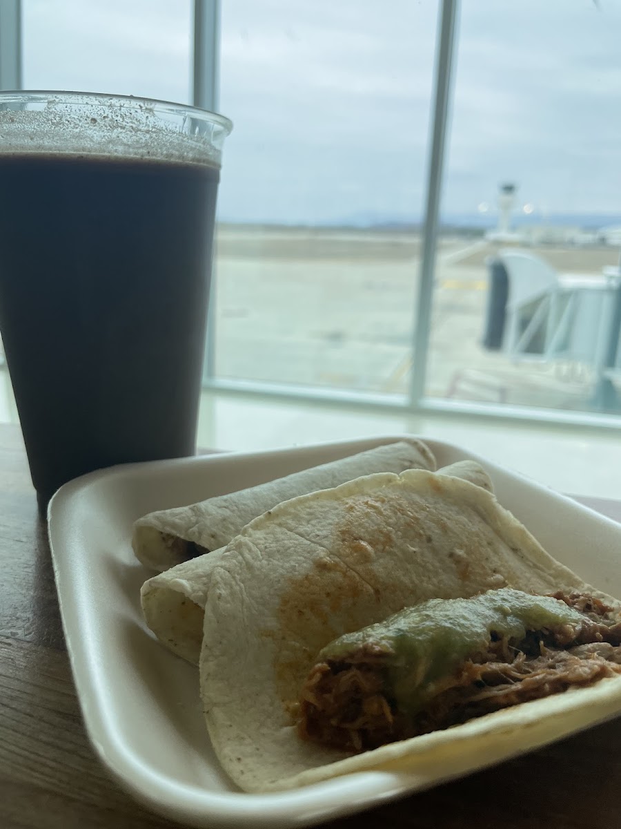 Taquitos de la Comisión [Sucursal Aeropuerto] Photo 2