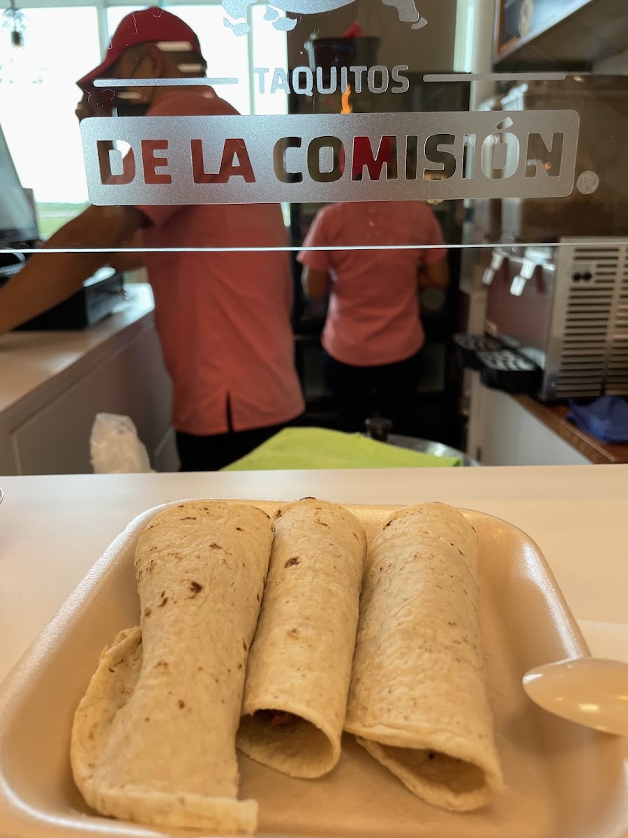 Taquitos de la Comisión [Sucursal Aeropuerto] Photo 9