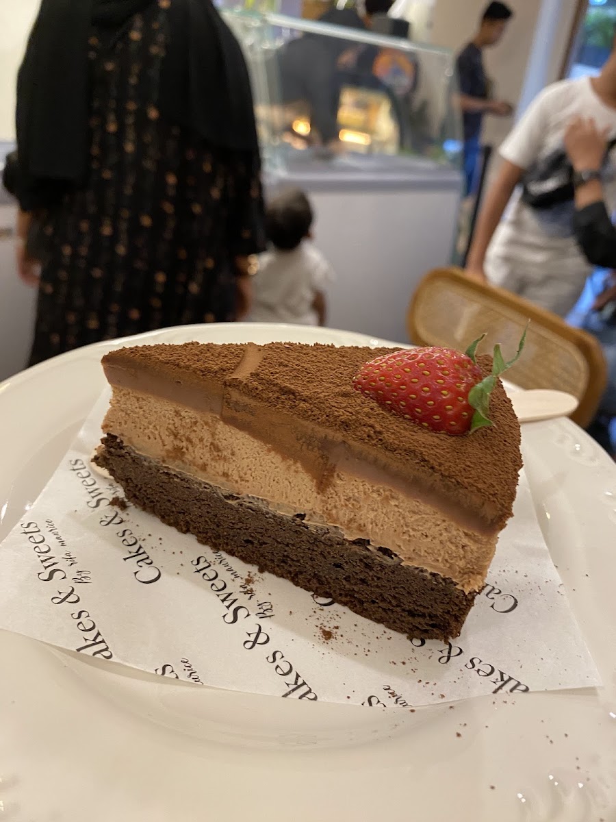 Rifa Maurice Cake Photo 7
