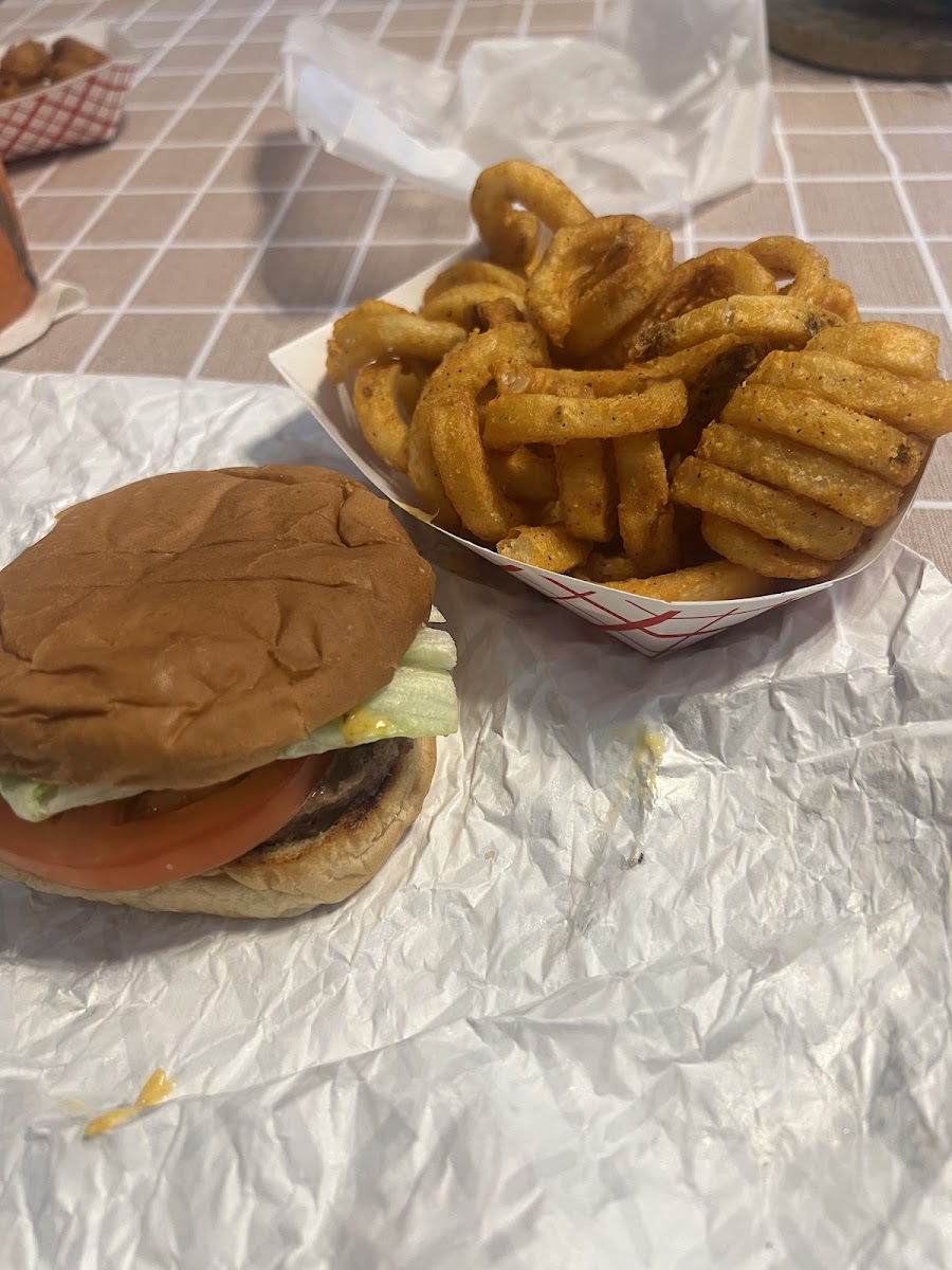 BJ's Burgers & Beverage Photo 10