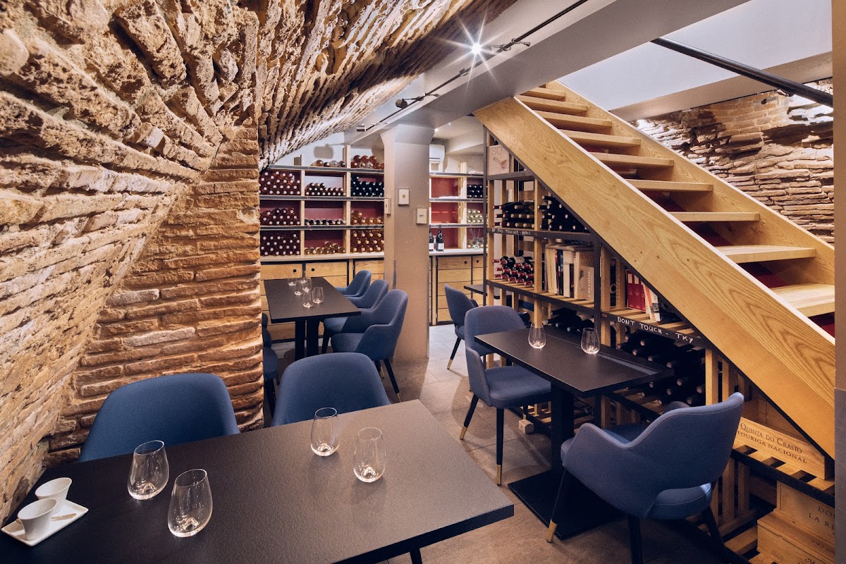 Le 5 Wine Bar