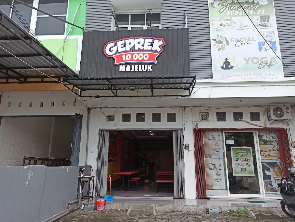 Geprek 10.000 Majeluk