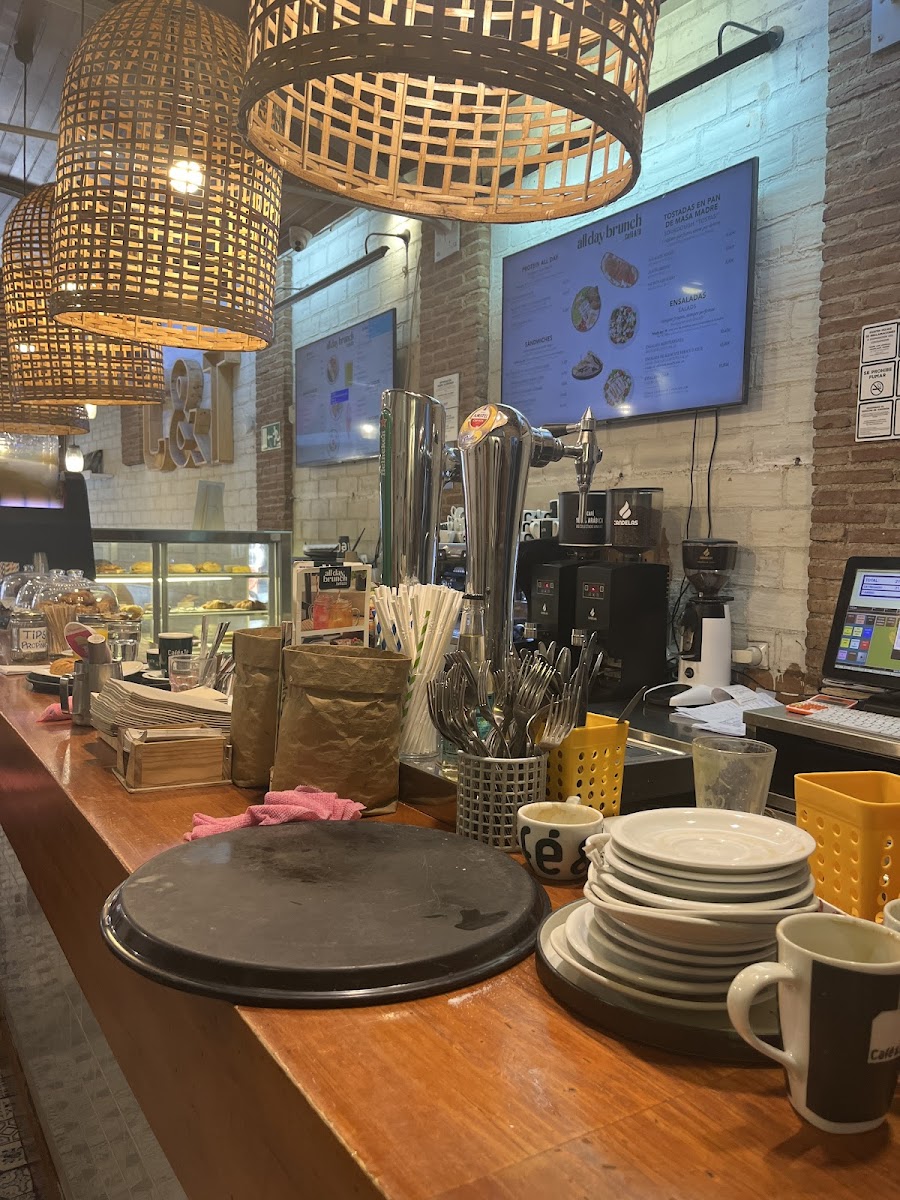 All Day Brunch by Café & Té
