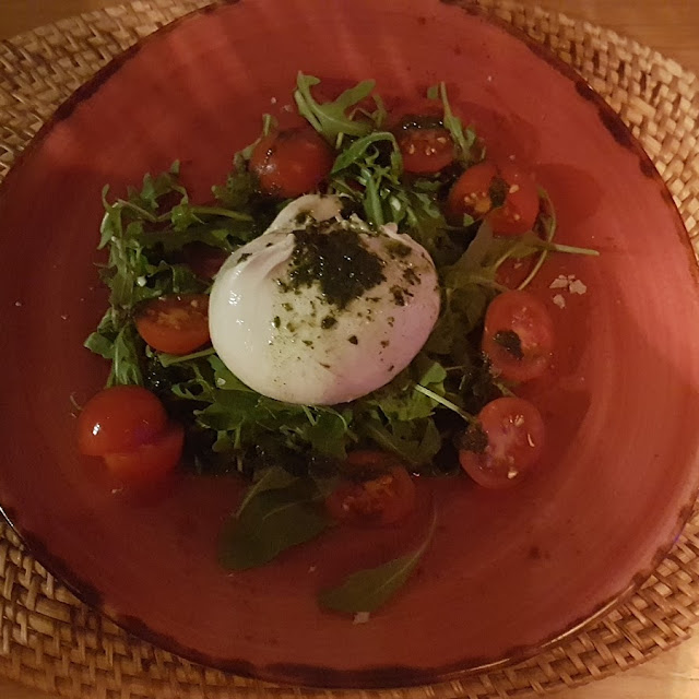 Buratta Mit Tomaten Und Salat