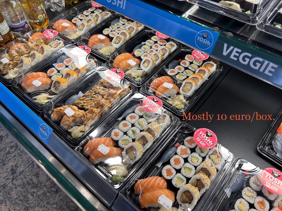 Yoshi Sushi & Bubble Photo 4