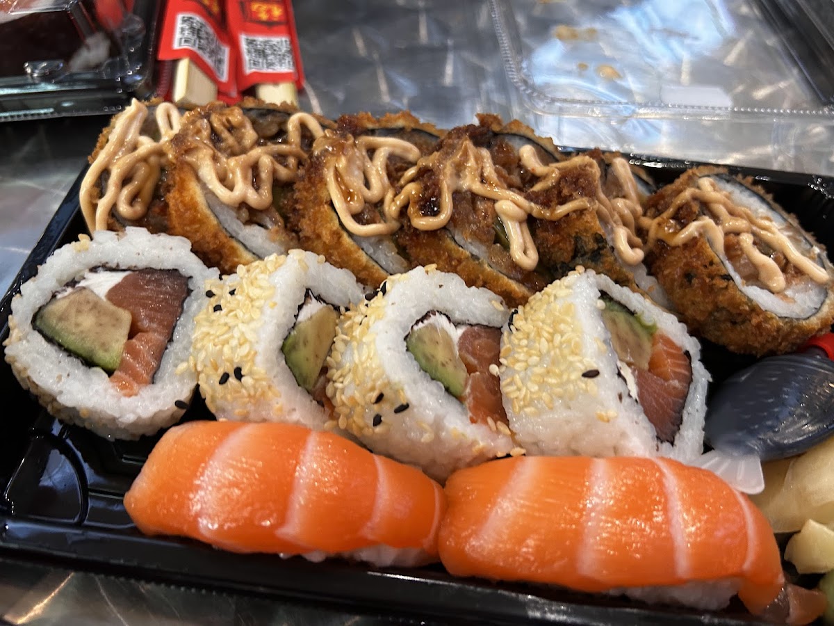 Yoshi Sushi & Bubble Photo 6