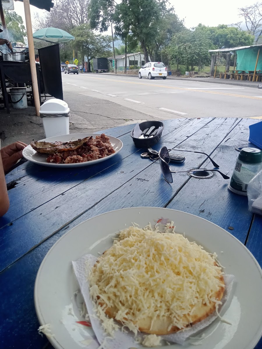 Arepas El Paisa La Bella