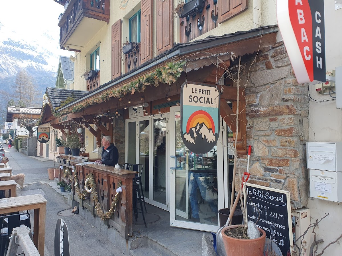 Le Petit Social