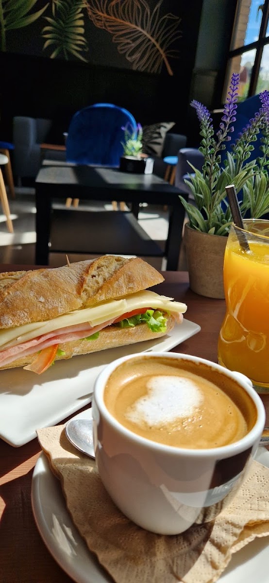 Bayres | Cafe-Bar Photo 3