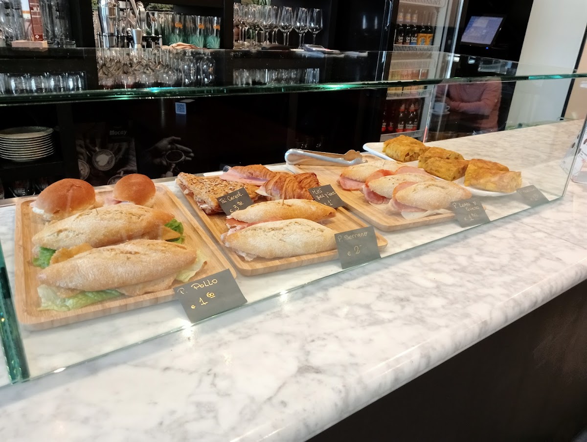 Bayres | Cafe-Bar Photo 4