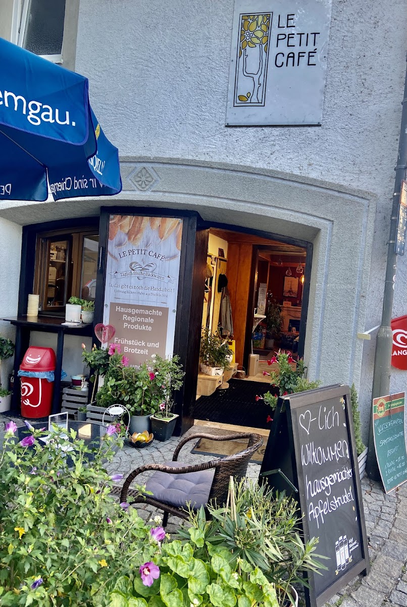 Le Petit Café