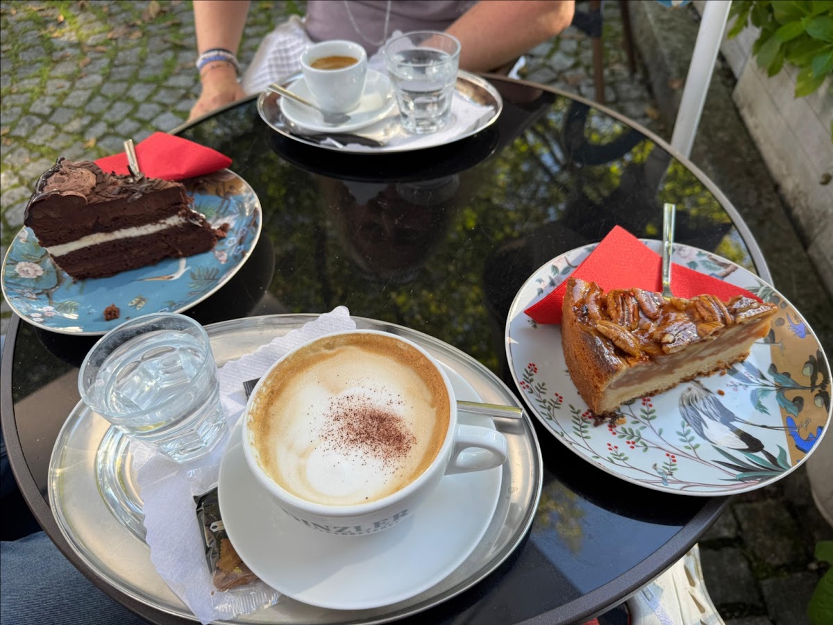 Le Petit Café Photo 4