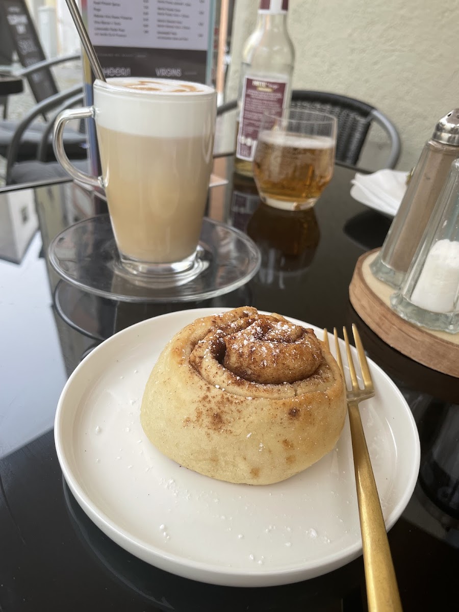 Café Mitanand Photo 7