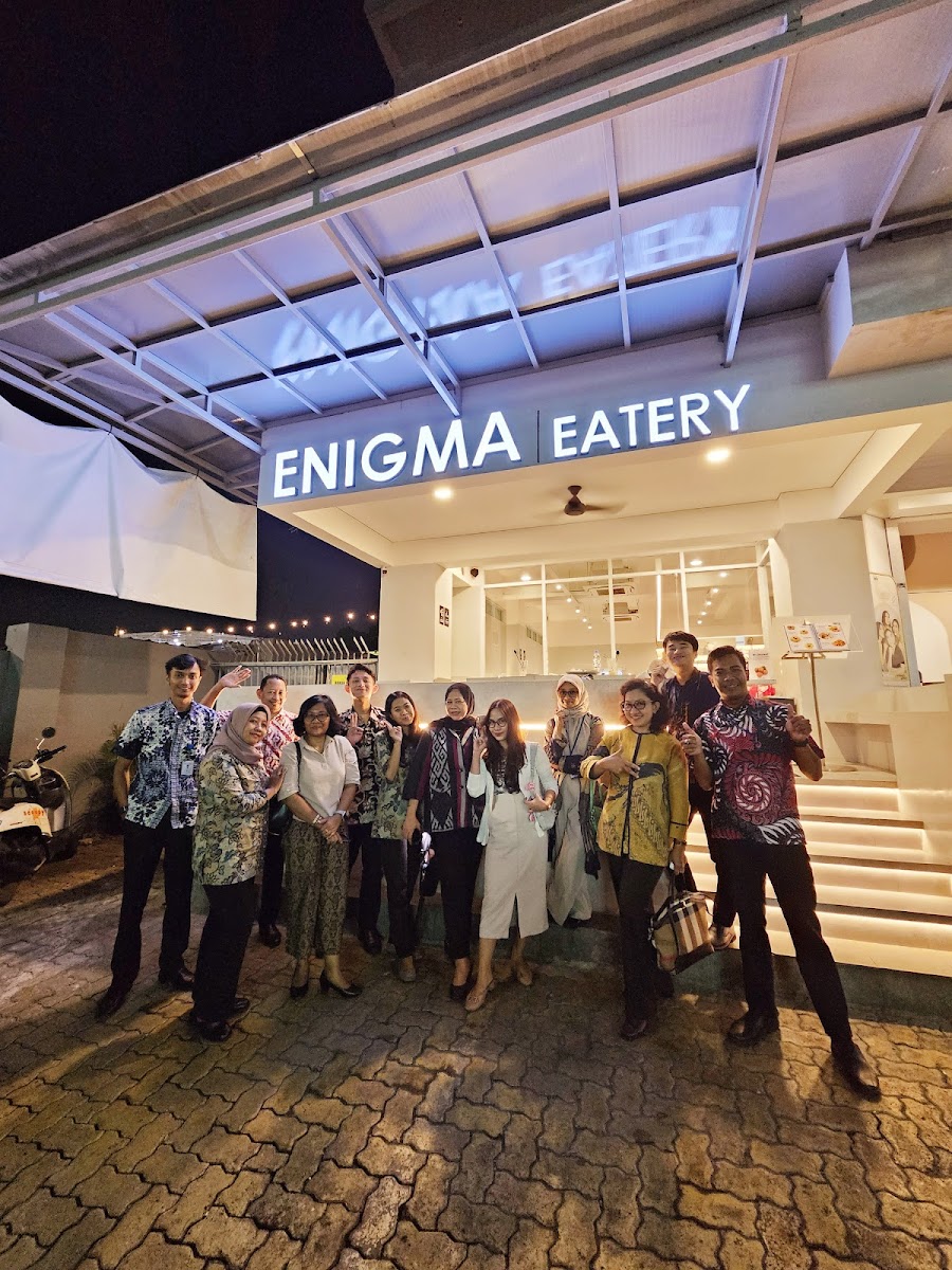 Enigma Eatery Photo 2