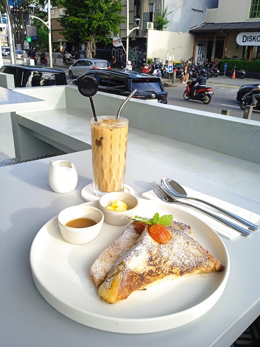Enigma Eatery Photo 6
