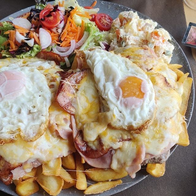 Chivito Uruguayo