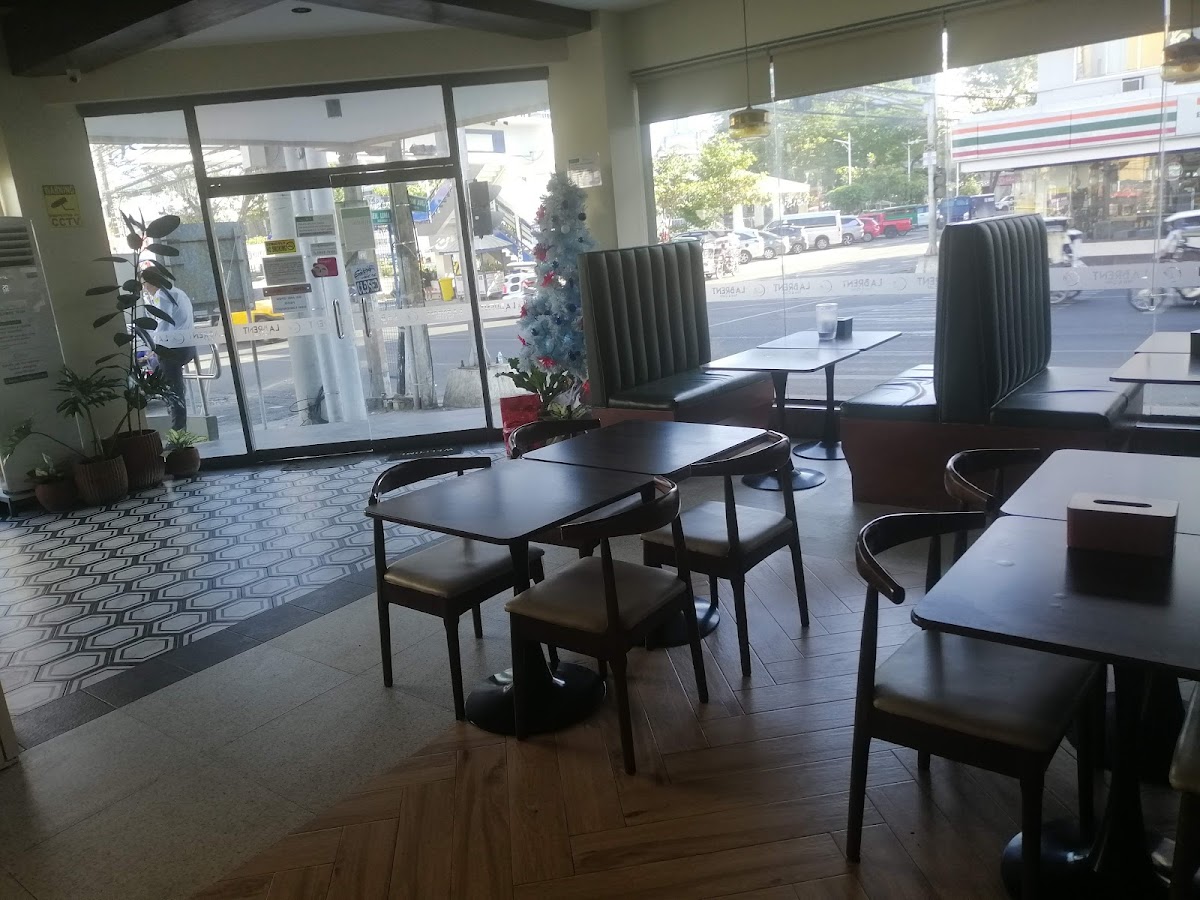 La Brent Tea and Cafe Photo 8