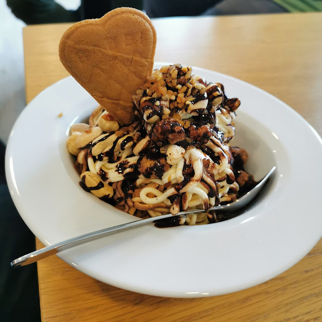 Eis Mit Nüssen