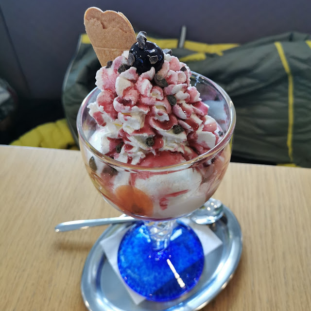 Yogurt Amarena Becher