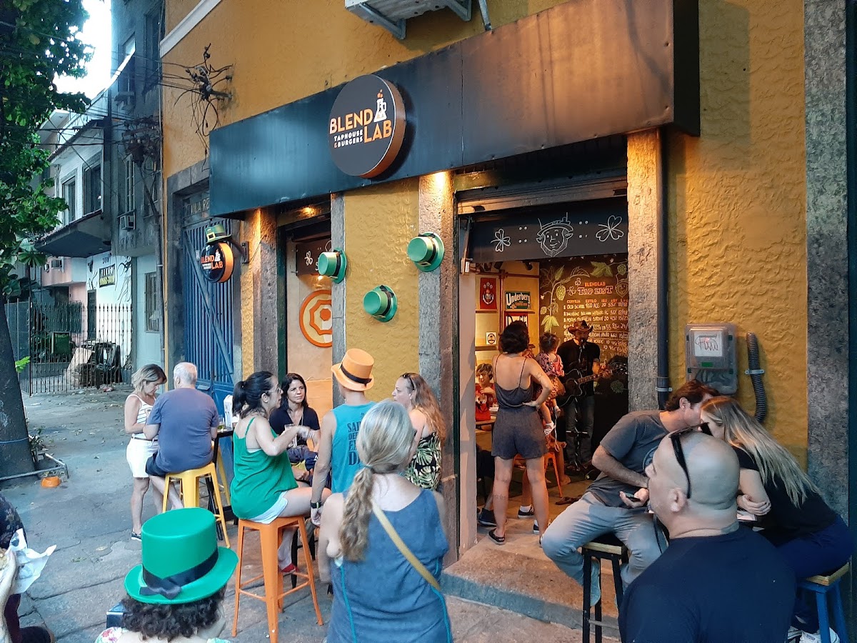 Blend Lab Tap House & Burgers