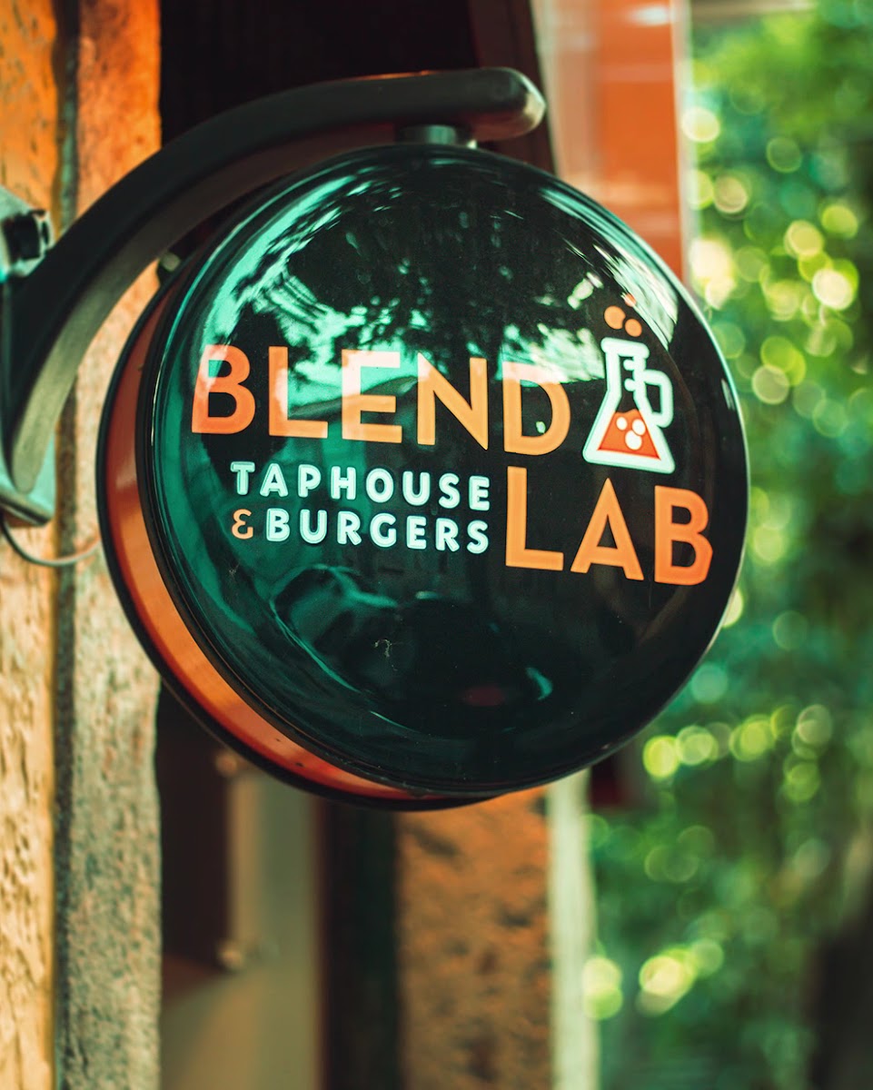 Blend Lab Tap House & Burgers Photo 2