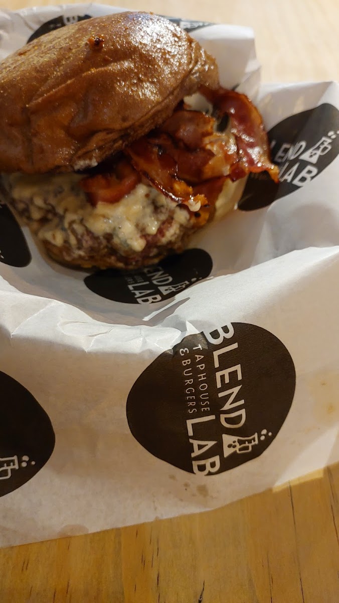 Blend Lab Tap House & Burgers Photo 8
