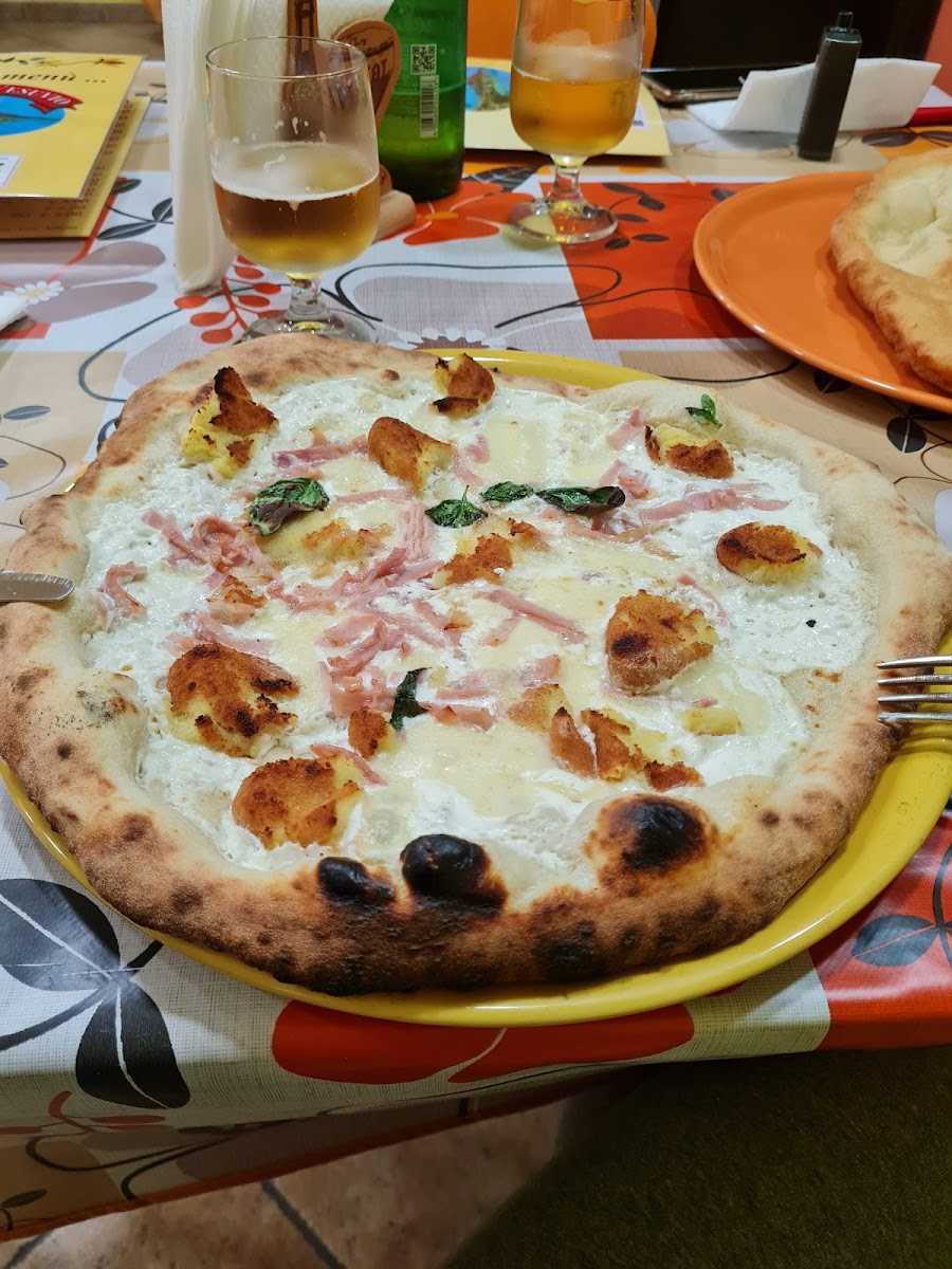 Pizzeria Vesuvio Photo 7