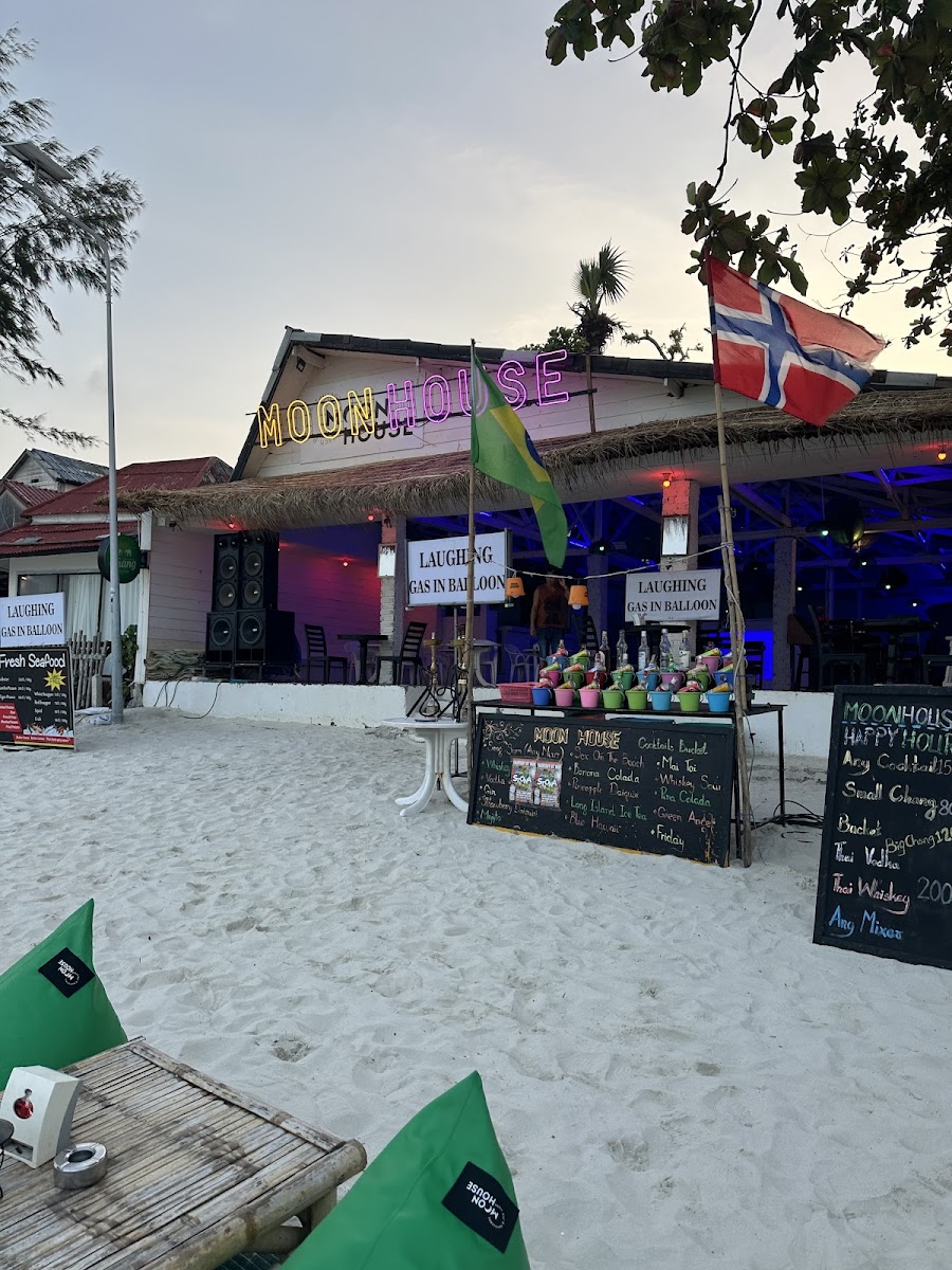 Moon House Beach Bar & Restaurant