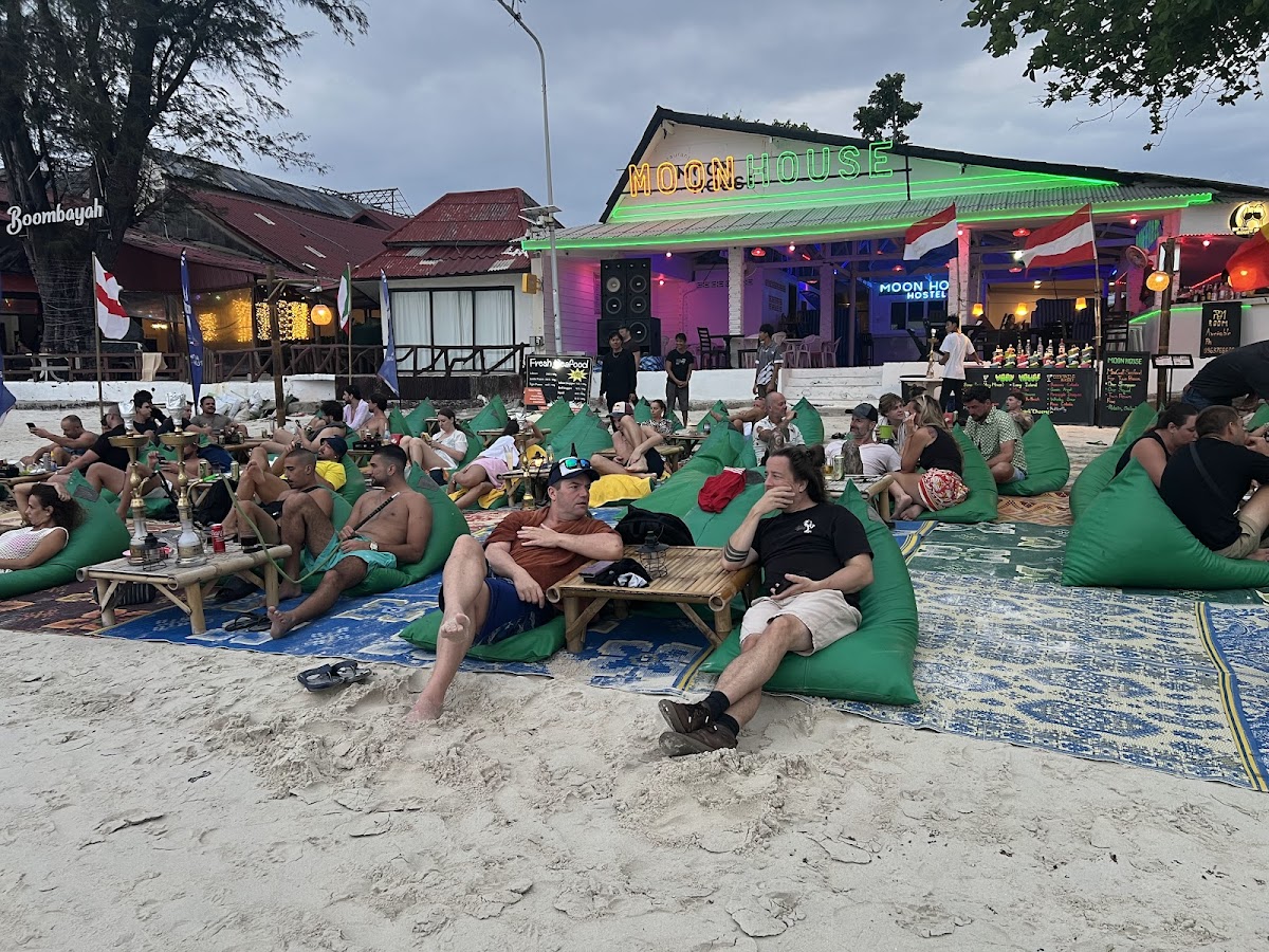 Moon House Beach Bar & Restaurant Photo 4
