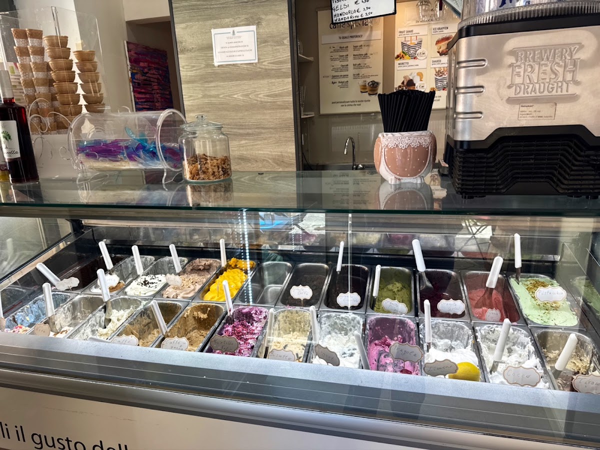 Caffe, Gelateria CREMA&CIOCCOLATO Photo 4