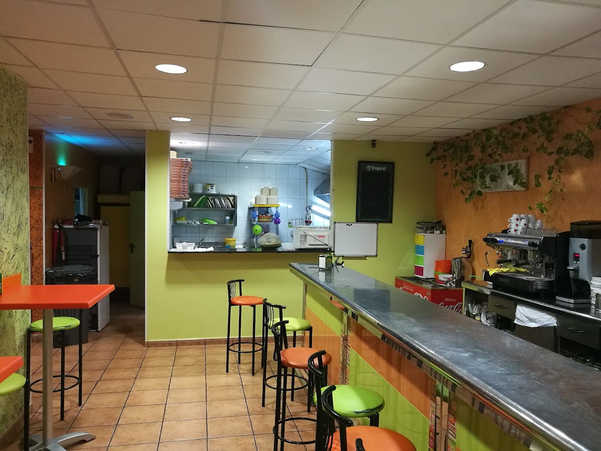Cafeteria Pizzeria Esquina Doramas