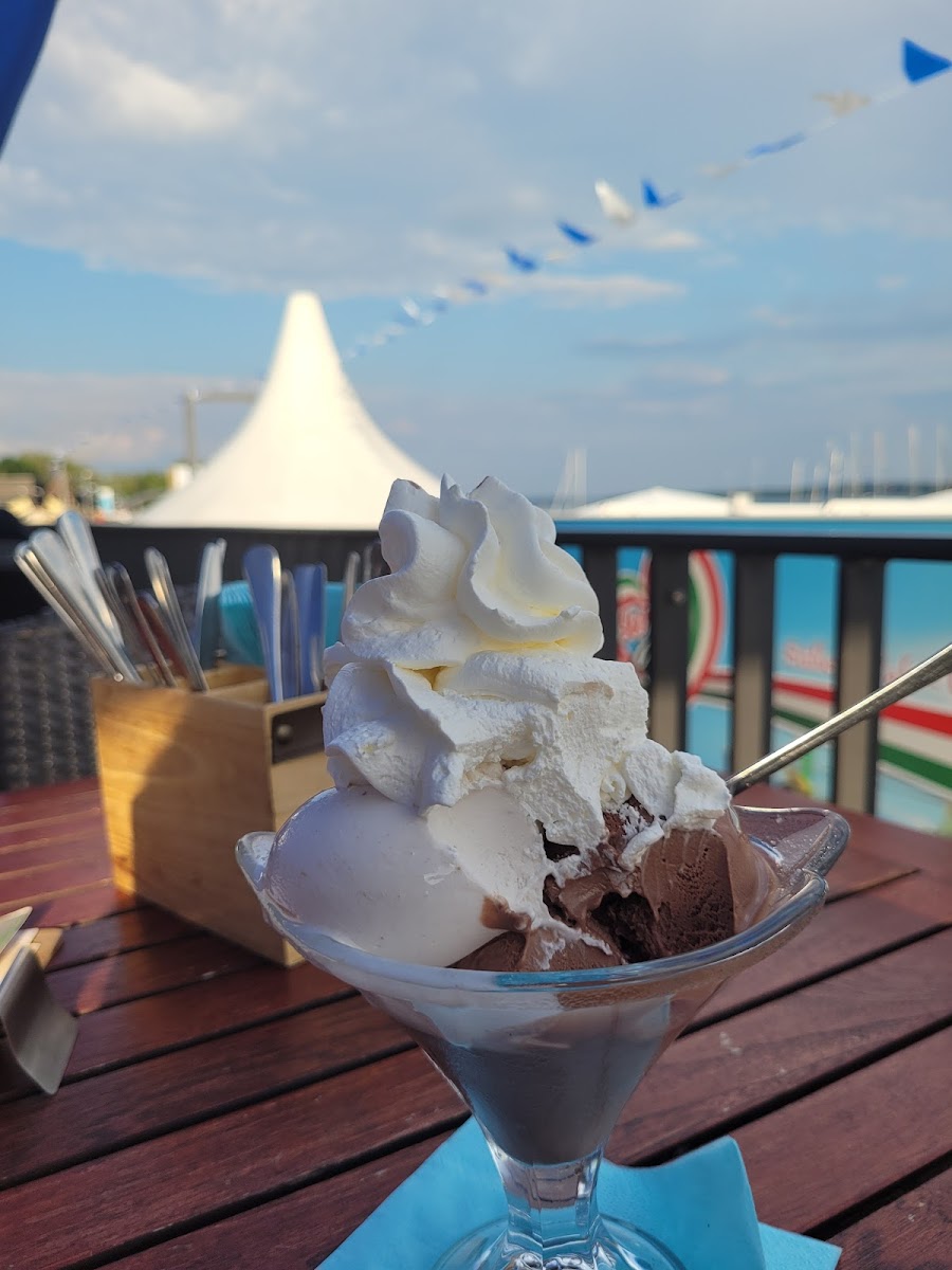 Pier 1 - Restaurant & Eiscafé am Stadthafen Senftenberg Photo 7