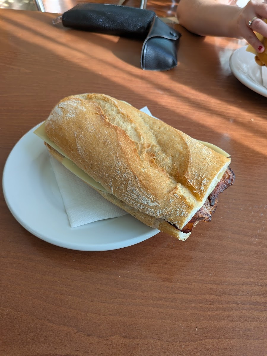 Cafetería La Rotonda. Photo 2