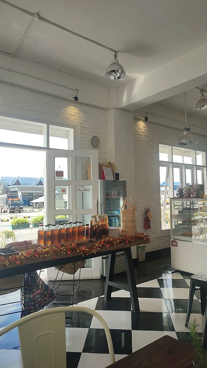 Piltik Cafe SILANGIT Photo 2