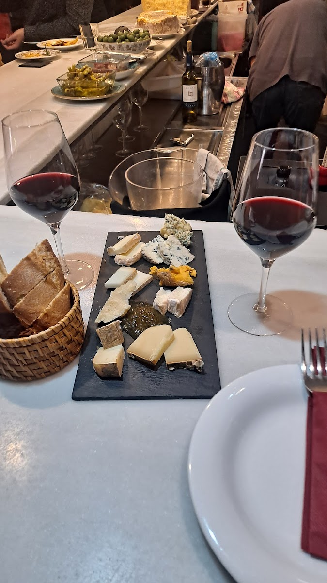 D.O. Vins i Platillos Restaurant Photo 8