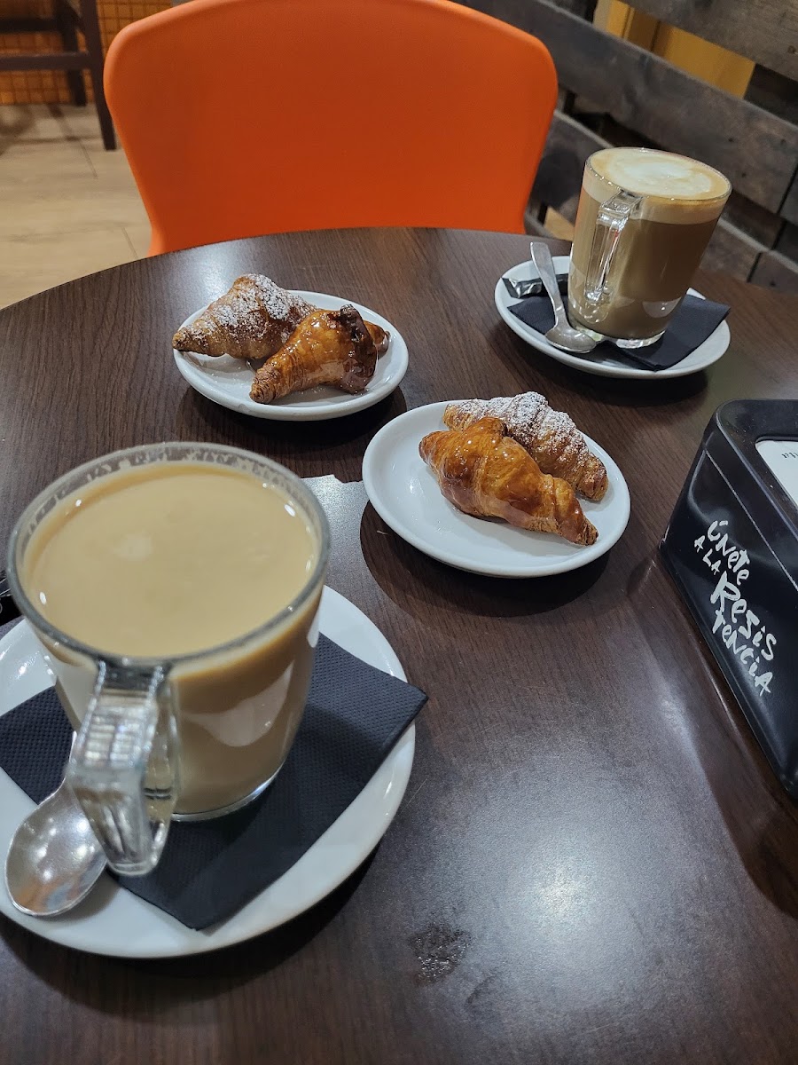Pandepaso Cafe Photo 6