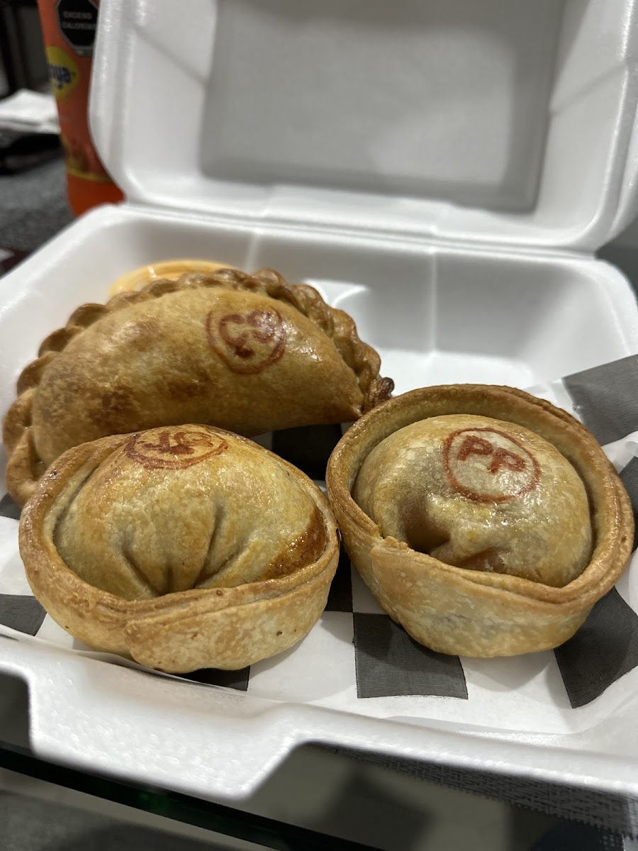 Cabrón Empanadas y Pizzas Argentinas Photo 10