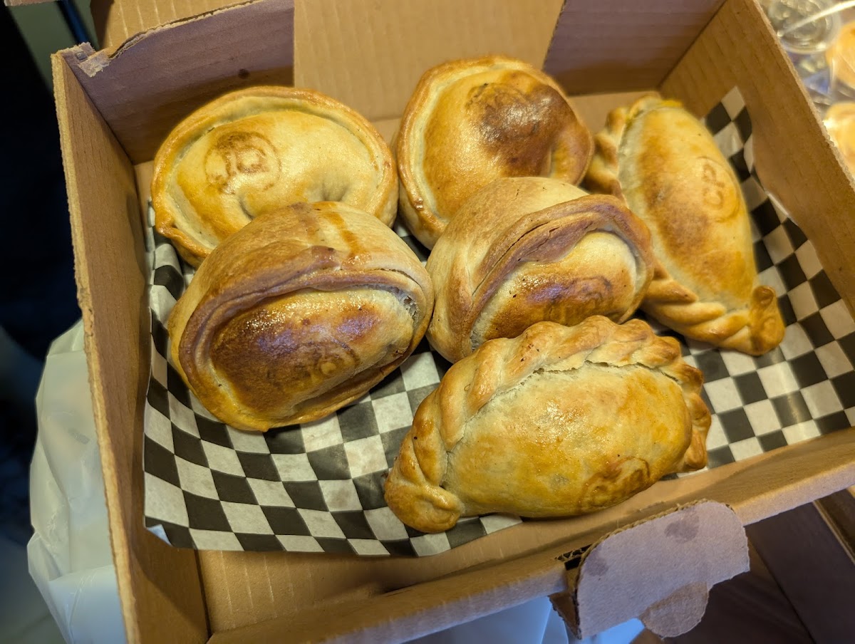 Cabrón Empanadas y Pizzas Argentinas Photo 4