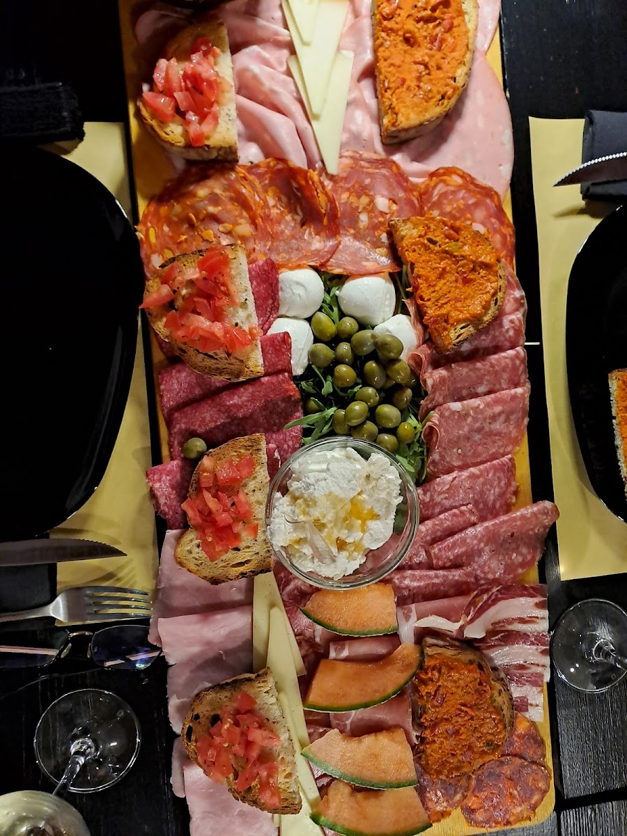 PataPinsa La Jamoneria Photo 3