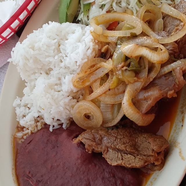 Bistec Encebollado