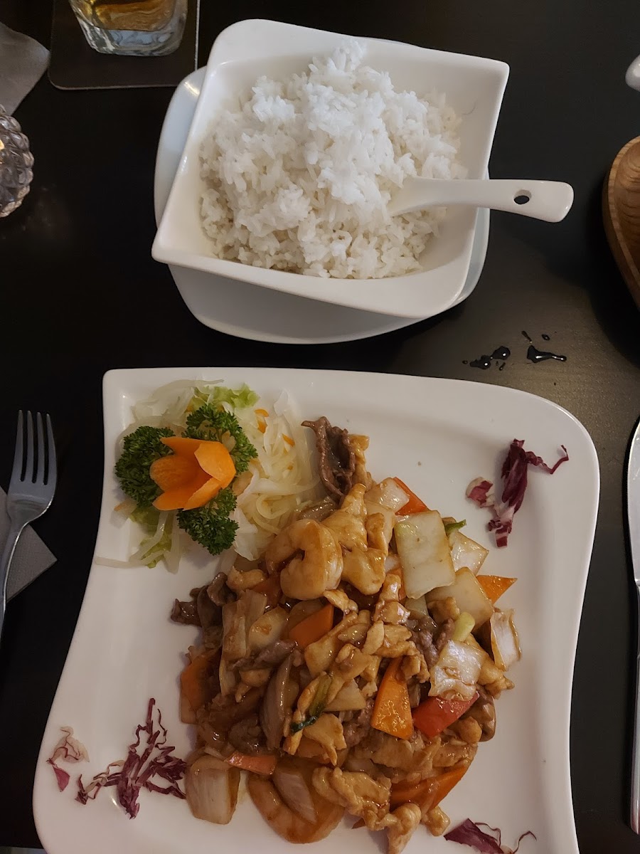 Mr.Trung Viet Cuisine - Sushi Photo 5