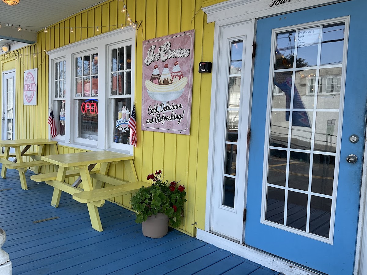 Banana's Ice Cream Cafe