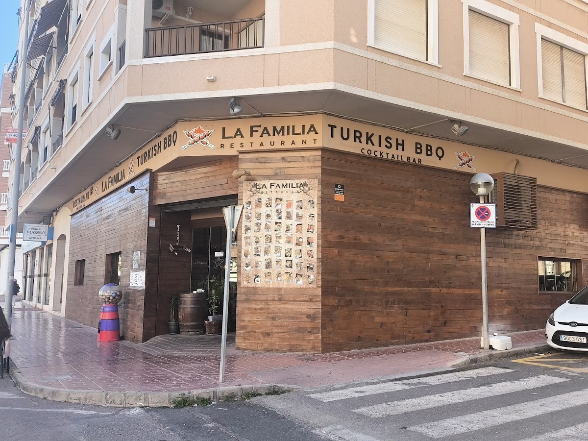 LA FAMILIA TURKISH BBQ COCTAILBAR Photo 2