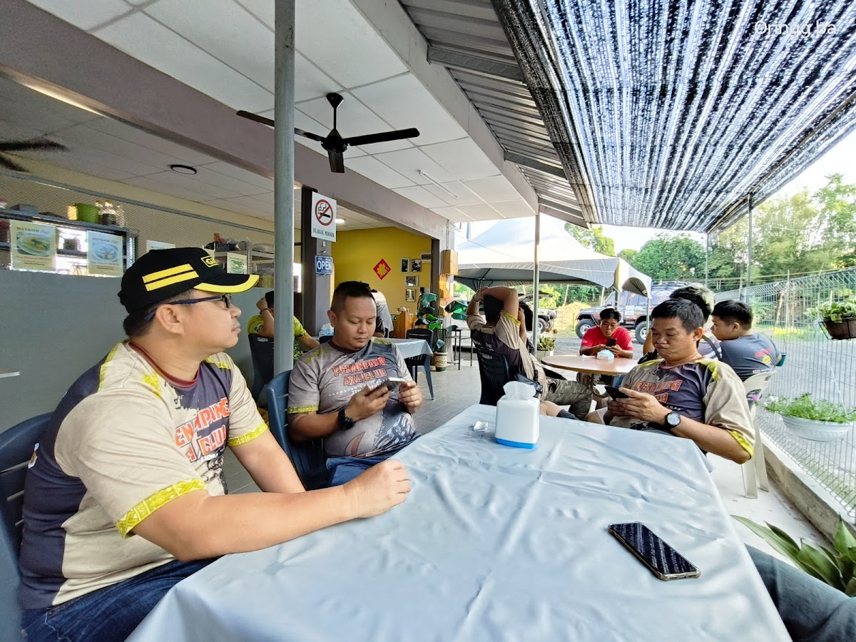 MANGOH CAFE Photo 3