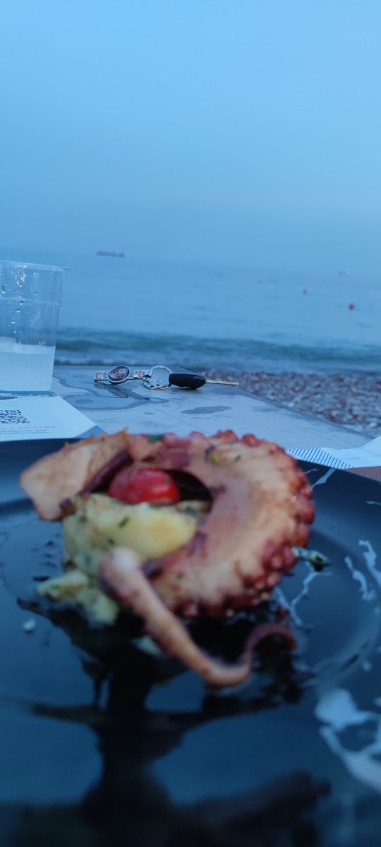 Blunt Beach Club Photo 8