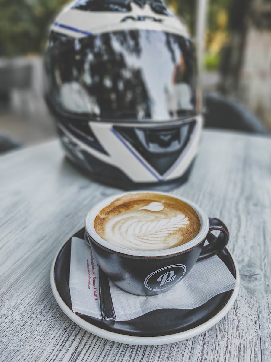 Petit Cafe Photo 5
