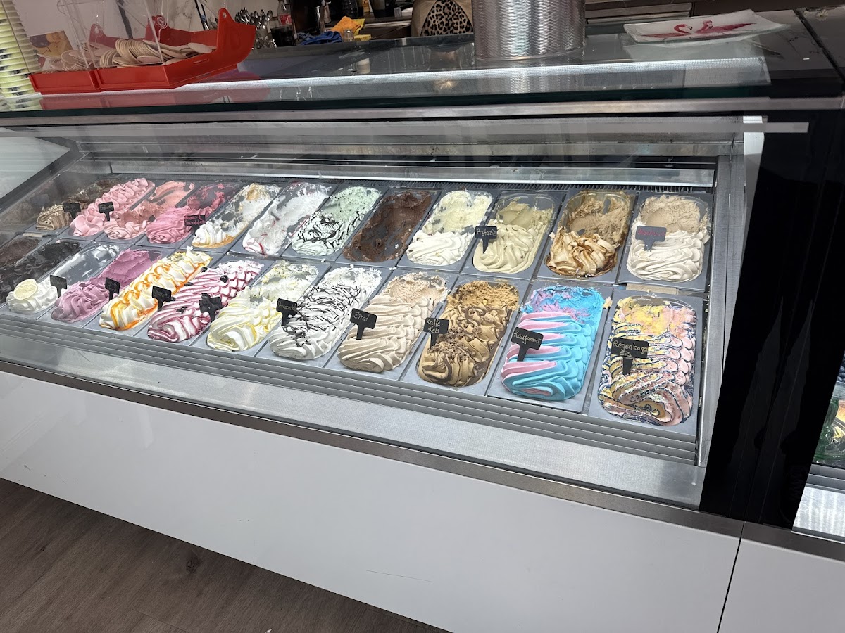 Eiscafe Papatya Photo 3