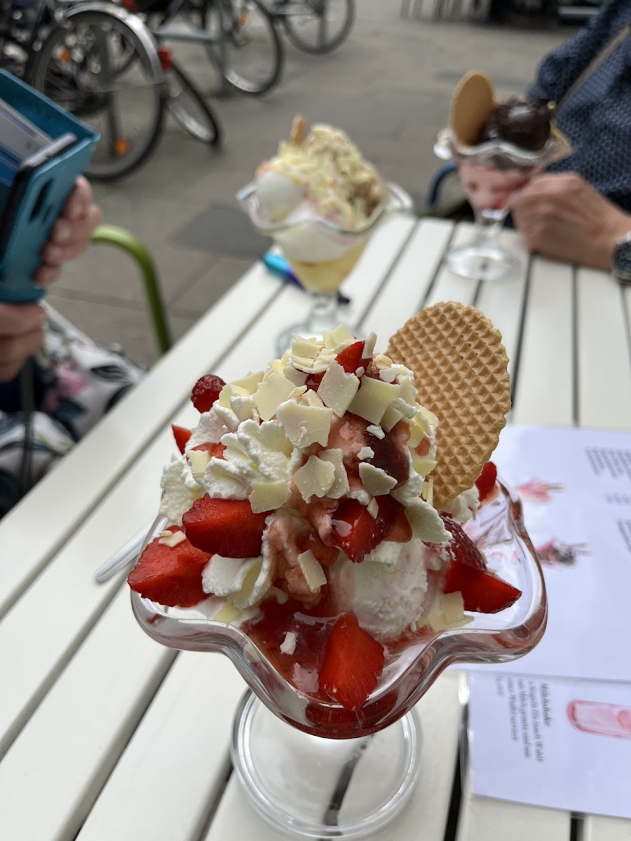 Eiscafe Papatya Photo 4