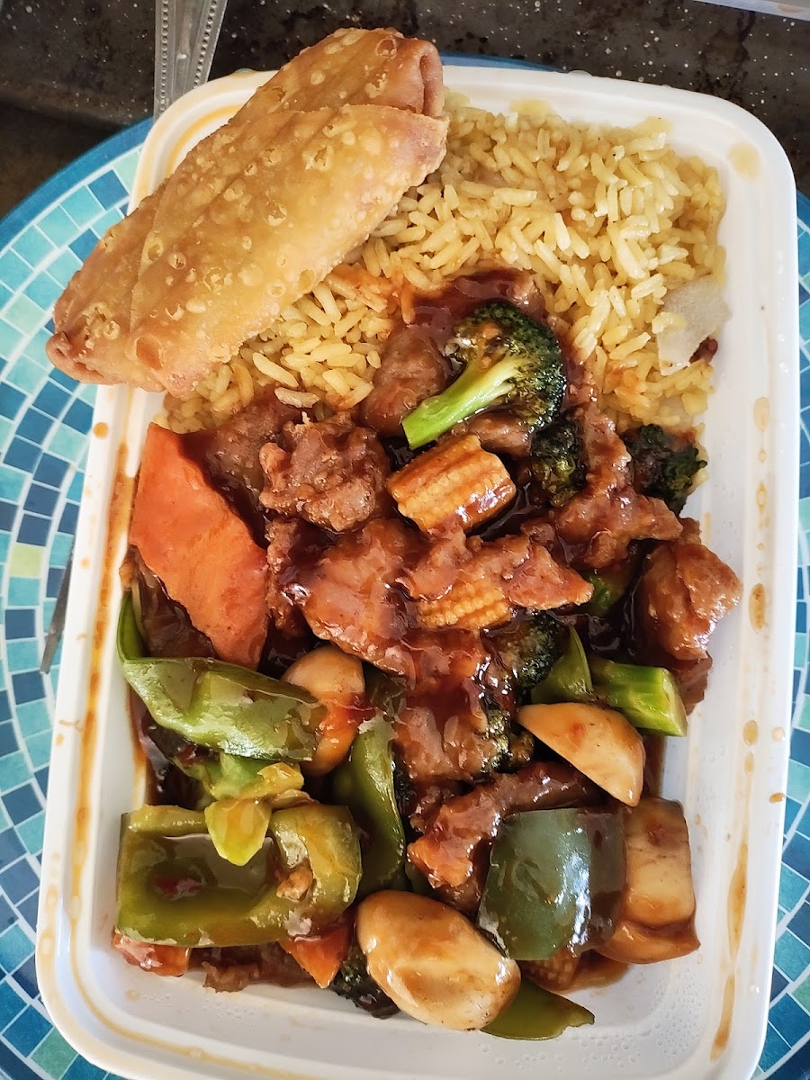 Golden Wok Photo 2