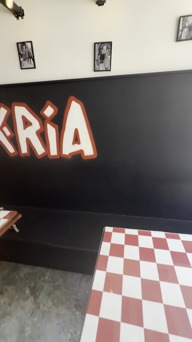 Greek's Pizzeria Photo 2